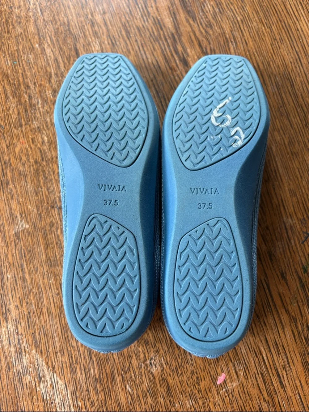 Vivaia Lightweight Square-Toe V-Cut Flats (Margot™ Walker) size 7 - Picture 6 of 8